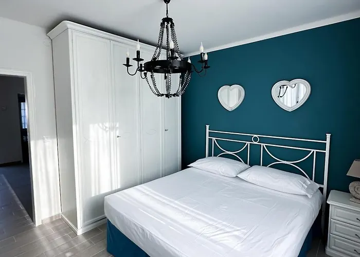 Renovated House 400 Meters From The Sea With Parking 马尔米堡