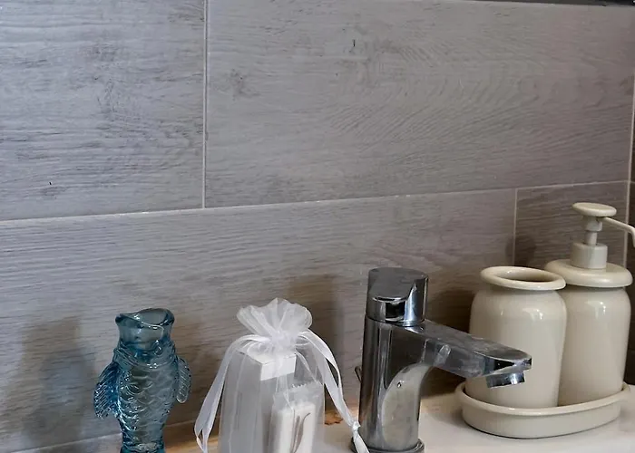 Renovated House 400 Meters From The Sea With Parking 马尔米堡